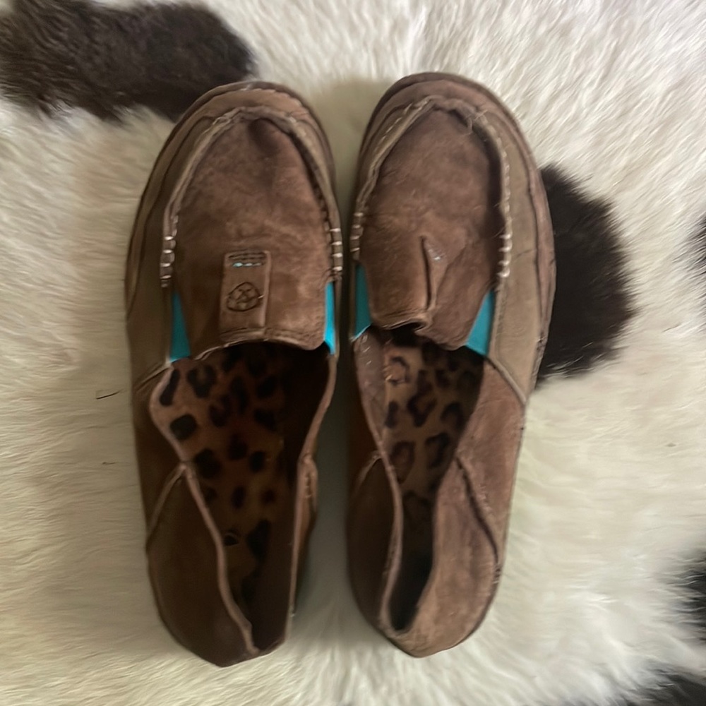 Ariat sliders